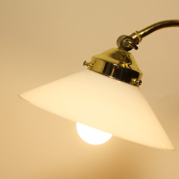 Klassisk bordlampe i messing og opalglas - Image 2