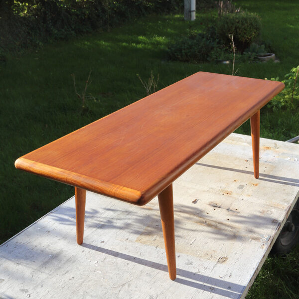 Teak sofabord med skråtstillede ben - dansk design fra 1950-60erne