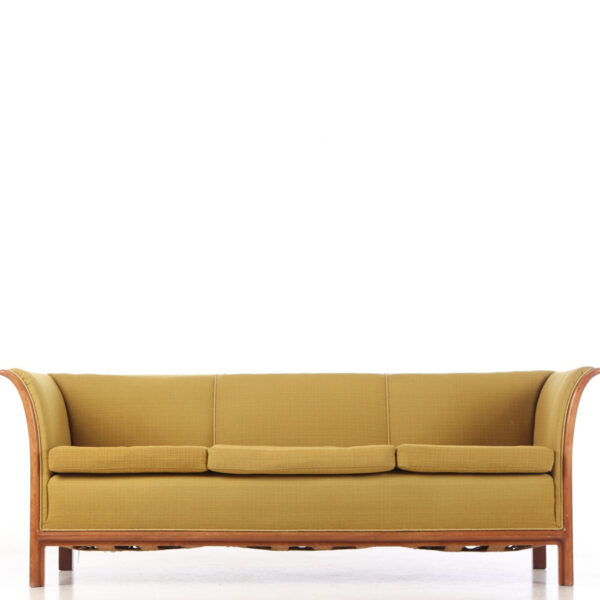 Frits Henningsen. Tre-pers. sofa karrygul fra 1940erne