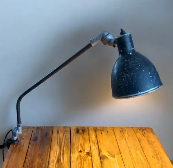 Flot gammel værkstedslampe/arkitektlampe