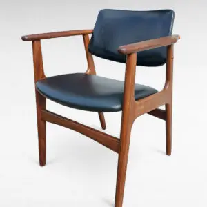 Arne Vodder – Armstol model Lene i teak med sort skai