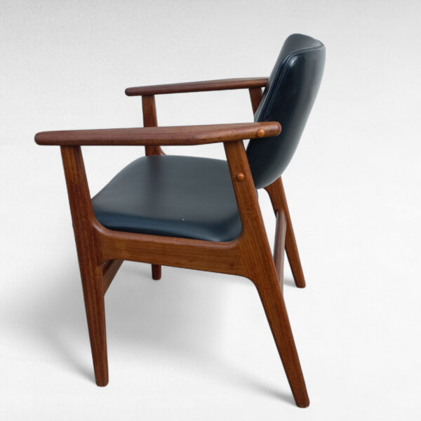 Arne Vodder – Armstol model Lene i teak med sort skai - Image 3