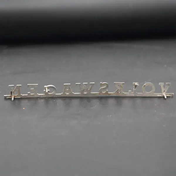 Originalt Volkswagen navneskilt/emblem i poleret krom metal - Billede 3