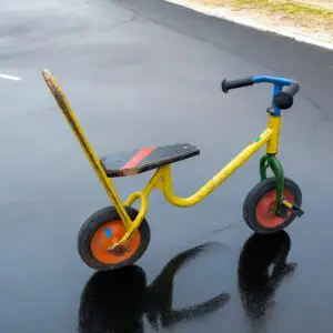 Retro børnehave tohjulet legepladscykel