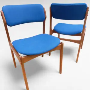 Tidløs Elegance: Sæt af 2 Erik Buck Model 49 Spisestuestole i Teak – Dansk Design fra 1960’erne