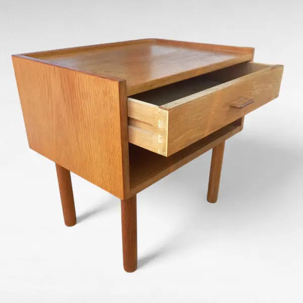 Elegant Hans J. Wegner Natbord/sidebord fra Ry Møbler - Billede 2