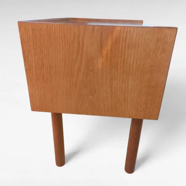Elegant Hans J. Wegner Natbord/sidebord fra Ry Møbler - Billede 3