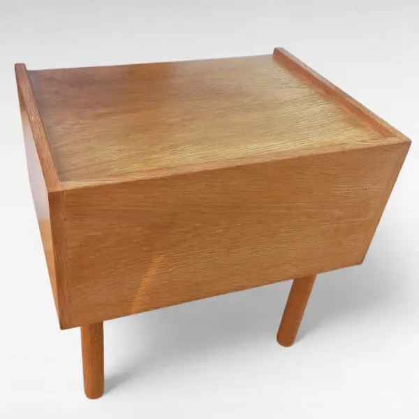Elegant Hans J. Wegner Natbord/sidebord fra Ry Møbler - Billede 4