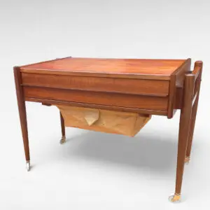 Elegant Teak Sybord/Sidebord fra 1960'erne – Dansk Design af Niels Simonsen