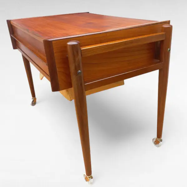 Elegant Teak Sybord/Sidebord fra 1960'erne – Dansk Design af Niels Simonsen - Billede 3