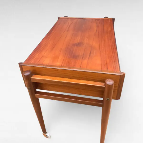 Elegant Teak Sybord/Sidebord fra 1960'erne – Dansk Design af Niels Simonsen - Billede 4