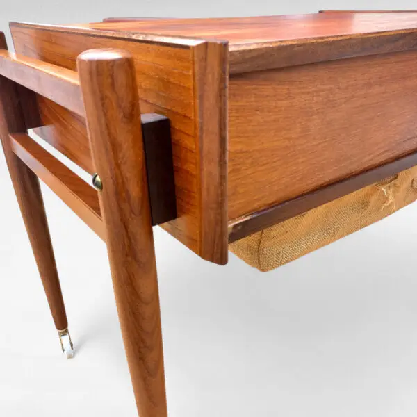 Elegant Teak Sybord/Sidebord fra 1960'erne – Dansk Design af Niels Simonsen - Billede 5