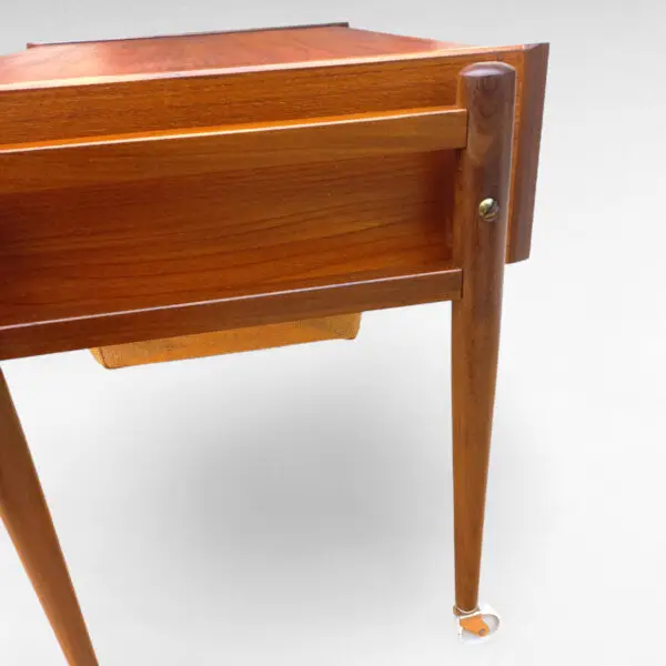 Elegant Teak Sybord/Sidebord fra 1960'erne – Dansk Design af Niels Simonsen - Billede 7