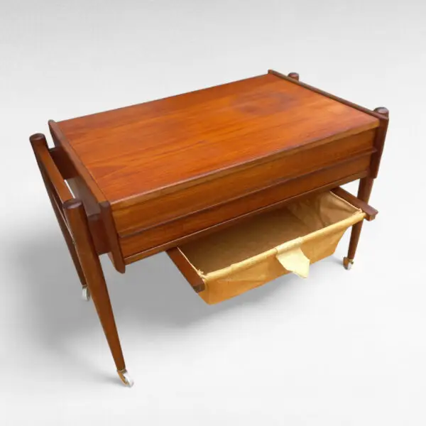 Elegant Teak Sybord/Sidebord fra 1960'erne – Dansk Design af Niels Simonsen - Billede 9