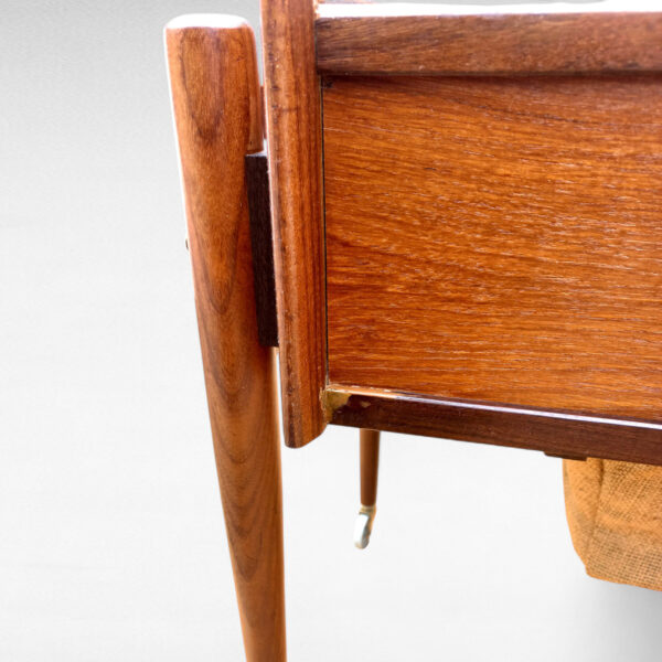 Elegant Teak Sybord/Sidebord fra 1960'erne – Dansk Design af Niels Simonsen - Billede 15