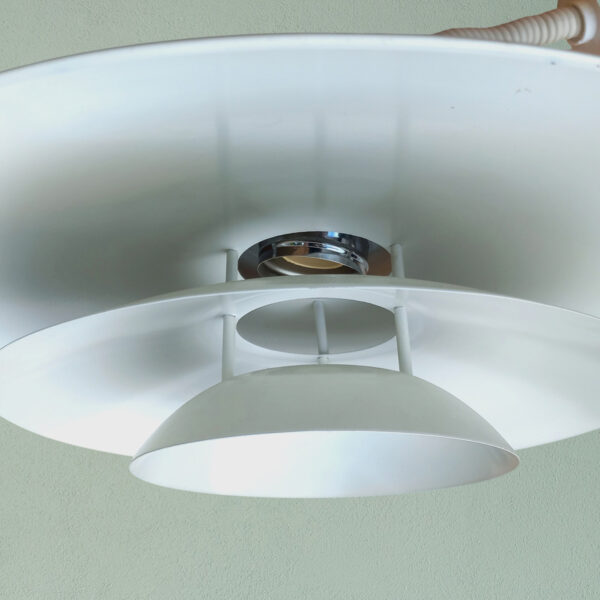 Elegant Hvid Pendel Lampe – Tidløst dansk Design og Behageligt Lys - Billede 4
