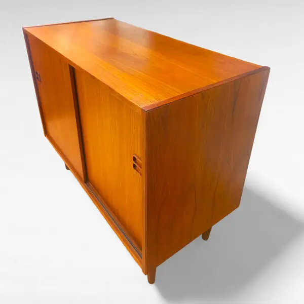 Elegant teak skænk med skydelåger – Dansk Design fra 1970'erne - Billede 2