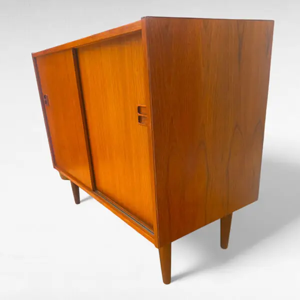 Elegant teak skænk med skydelåger – Dansk Design fra 1970'erne - Billede 3