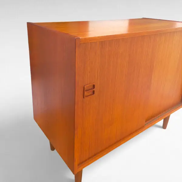 Elegant teak skænk med skydelåger – Dansk Design fra 1970'erne - Billede 5