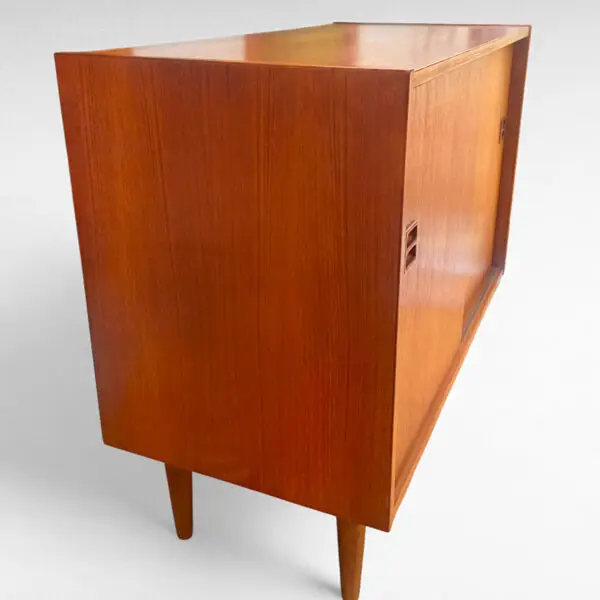 Elegant teak skænk med skydelåger – Dansk Design fra 1970'erne - Billede 6
