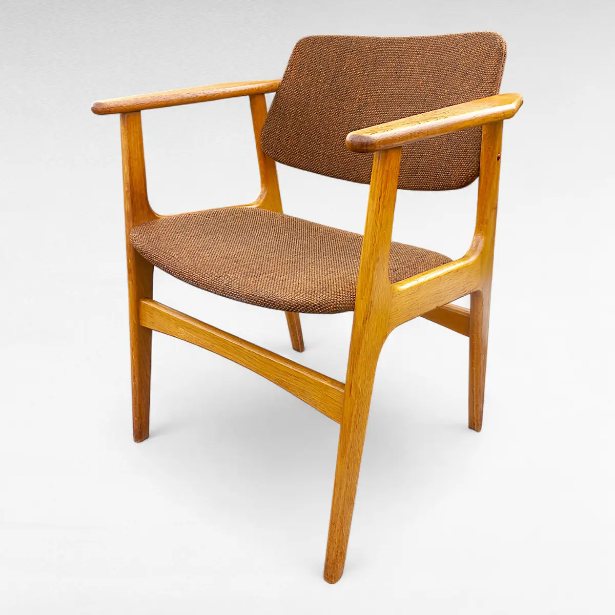 Arne Vodder – Armstol model Lene i egetræ, 1960’erne