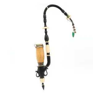 Antik Alpepibe med pibehoved i mærskum, udskårne horn- og bendetaljer, benmundstykke og original binding, ca. 1880–1915.