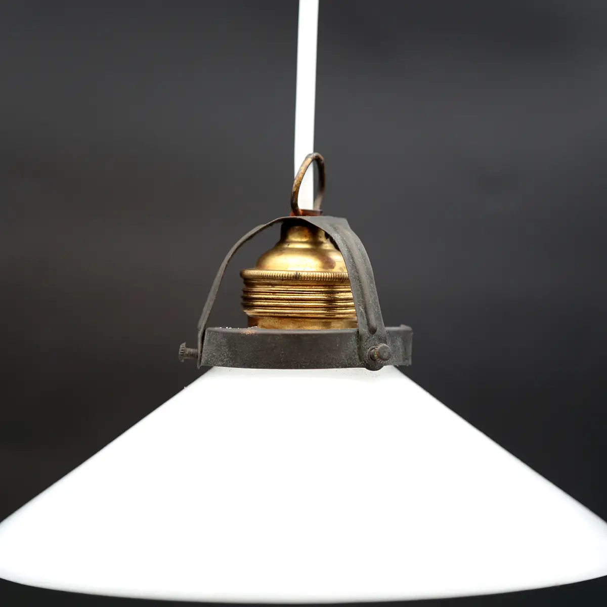 Lille vintage skomagerlampe i opalglas – mundblæst dansk design fra 1940–50’erne - Billede 2