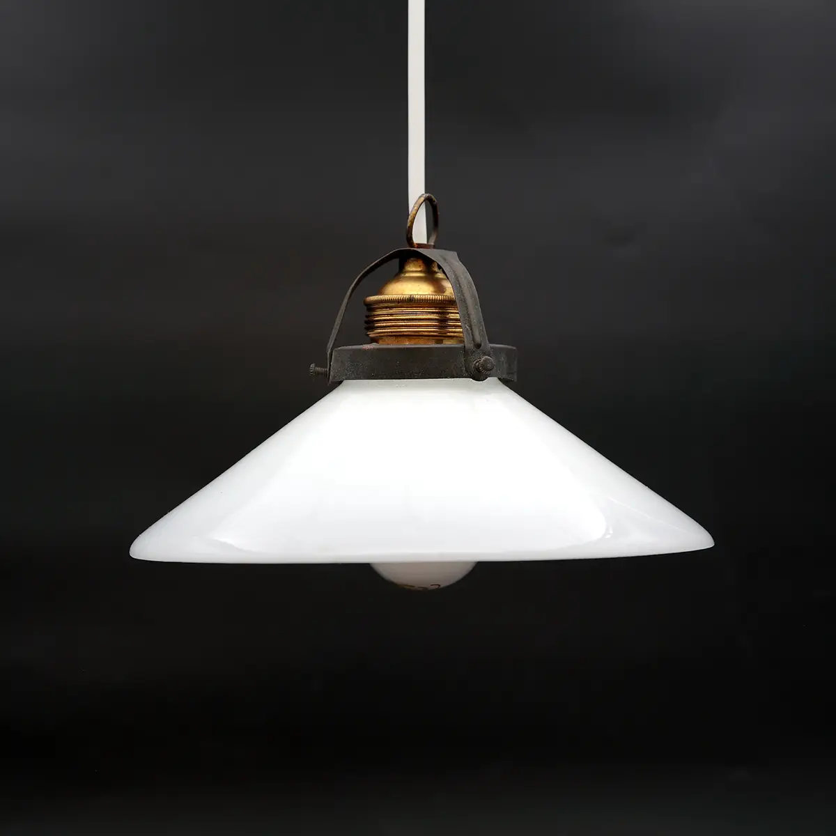 Lille vintage skomagerlampe i opalglas – mundblæst dansk design fra 1940–50’erne - Billede 3