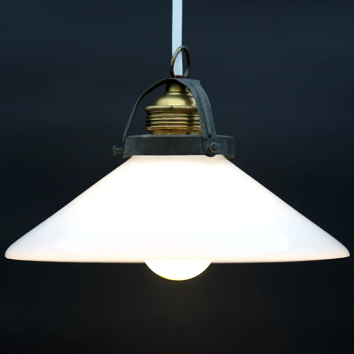 Lille vintage skomagerlampe i opalglas – mundblæst dansk design fra 1940–50’erne - Billede 6