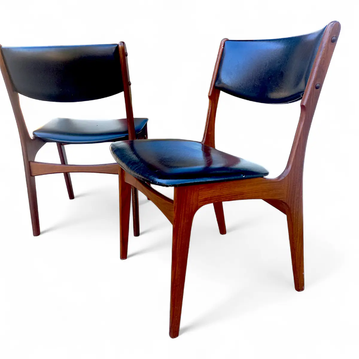 dansk teakstol, teak spisebordsstol, vintage spisebordsstol, 1960er stol, dansk design stol, teak træstol, midcentury chair, retro spisebordsstol, formspændt ryglæn, dansk møbeldesign, teak dining chair, retro teak stol, dansk teak møbel, vintage danish chair, 60er teakstole