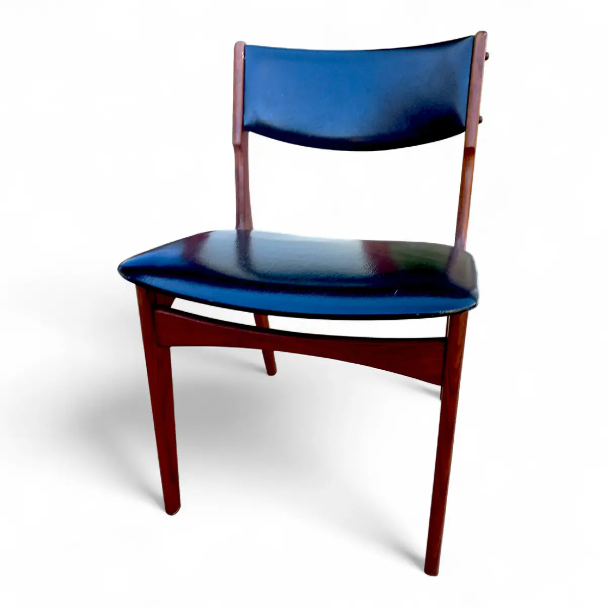 Et par vintage spisebordsstole i teak med sort kunstlæder polstring – Danmark, ca. 1960–65 - Billede 4