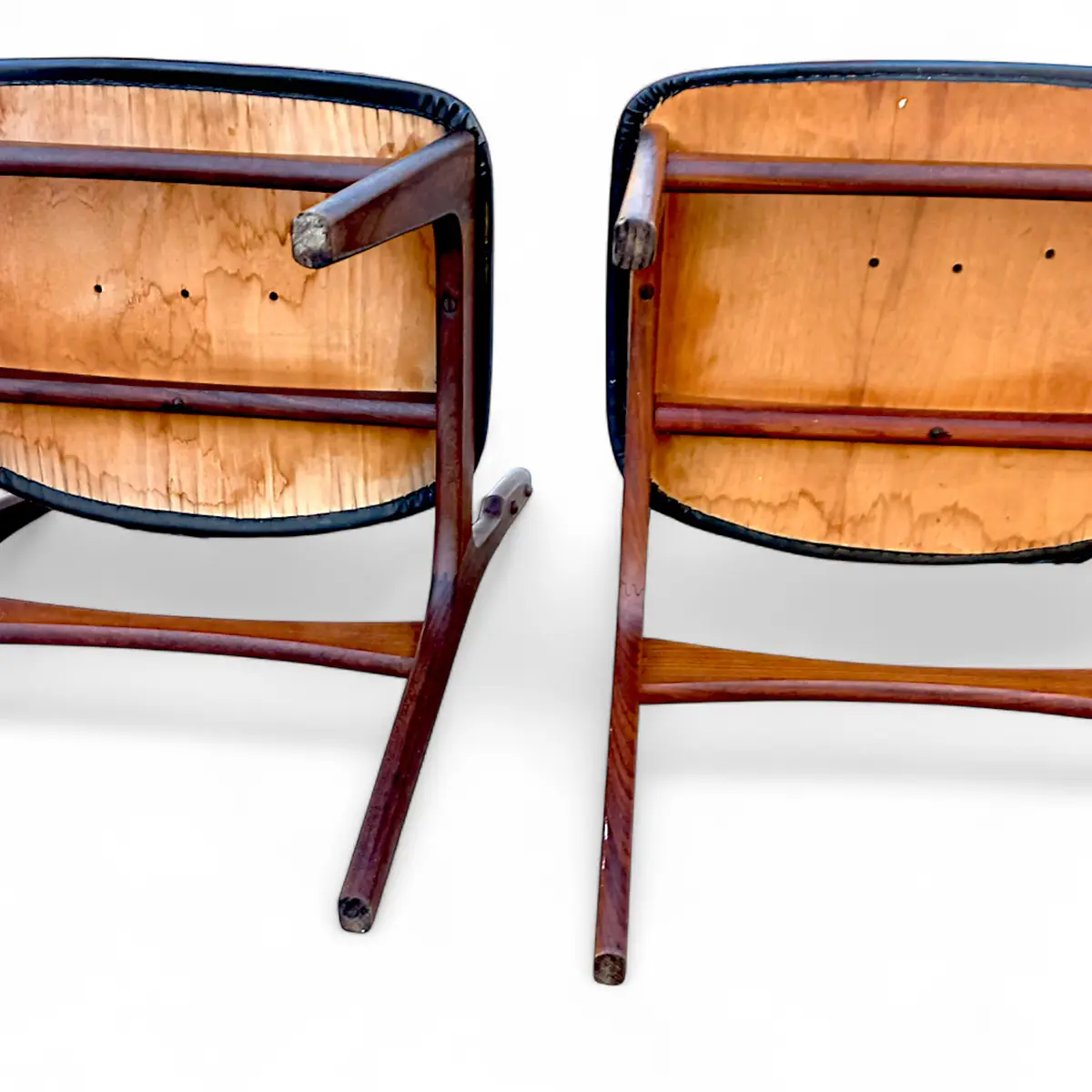 Et par vintage spisebordsstole i teak med sort kunstlæder polstring – Danmark, ca. 1960–65 - Billede 11