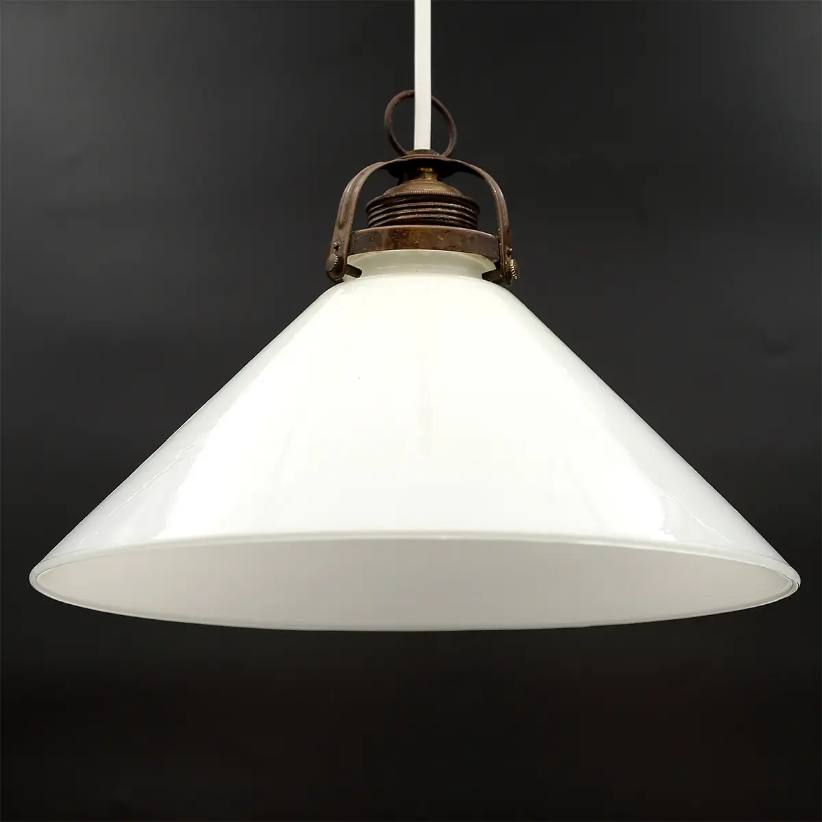 Vintage skomagerlampe i mundblæst opalglas – klassisk dansk design fra 1940–50’erne - Billede 7