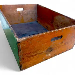 Vintage trækasse med grøn side og fantastisk patina – dansk håndværk fra 1950–60’erne.