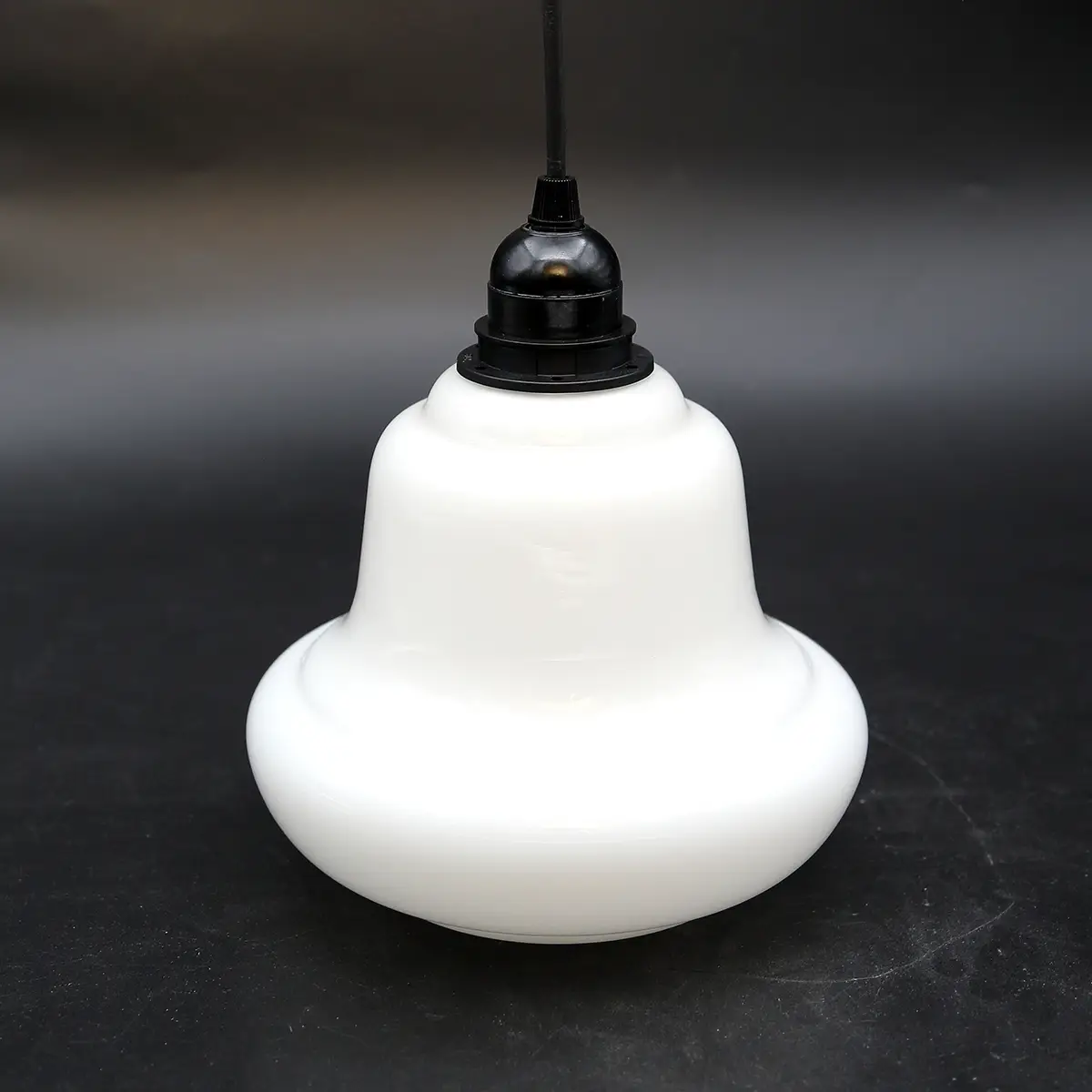 Opal glasskærm fra 1950–60’erne, genanvendt som pendel - Billede 9