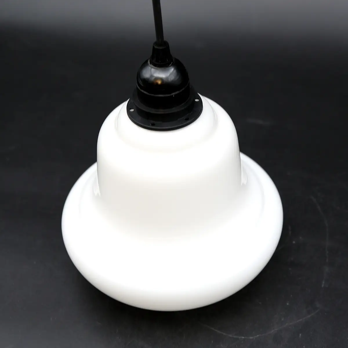 Opal glasskærm fra 1950–60’erne, genanvendt som pendel - Billede 2