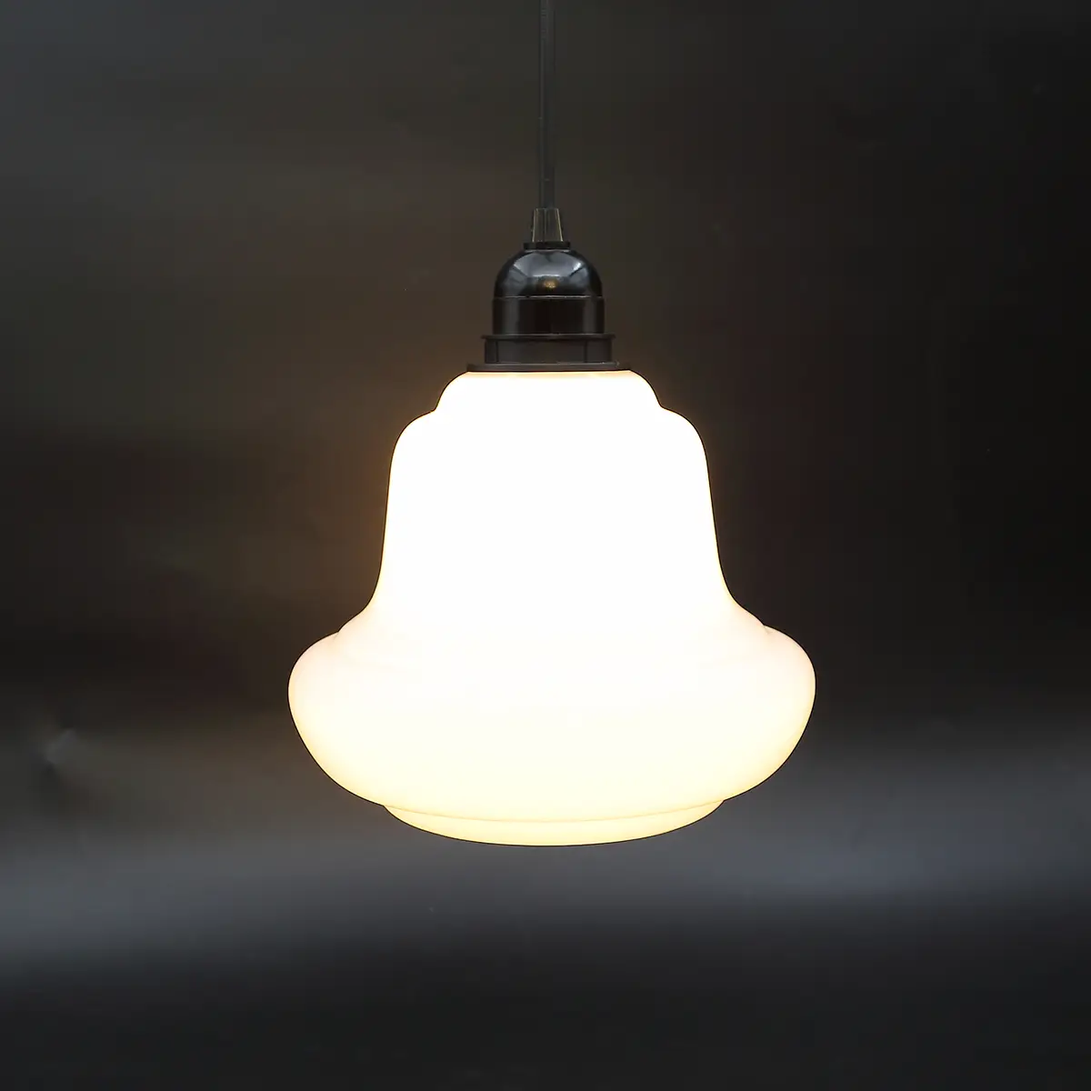 Opal glasskærm fra 1950–60’erne, genanvendt som pendel - Billede 4