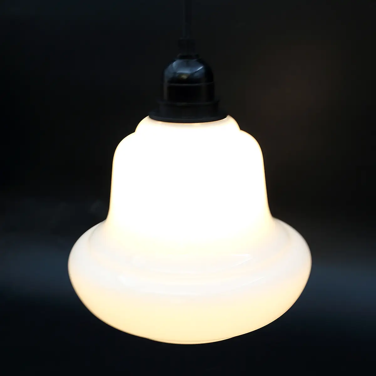 Opal glasskærm fra 1950–60’erne, genanvendt som pendel - Billede 5