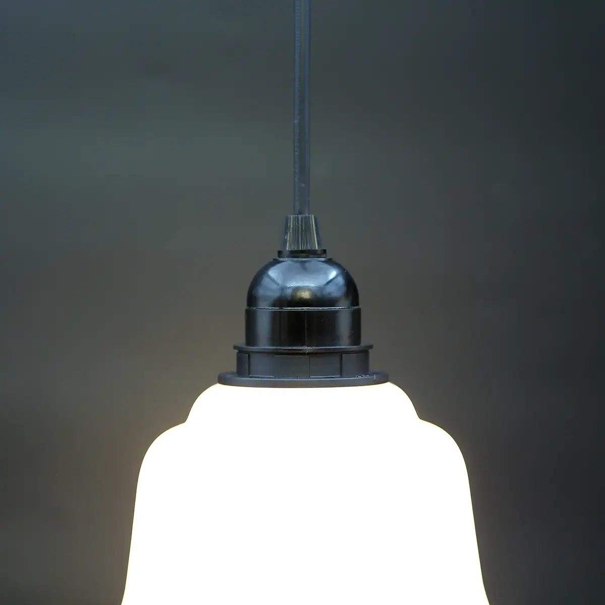 Opal glasskærm fra 1950–60’erne, genanvendt som pendel - Billede 6