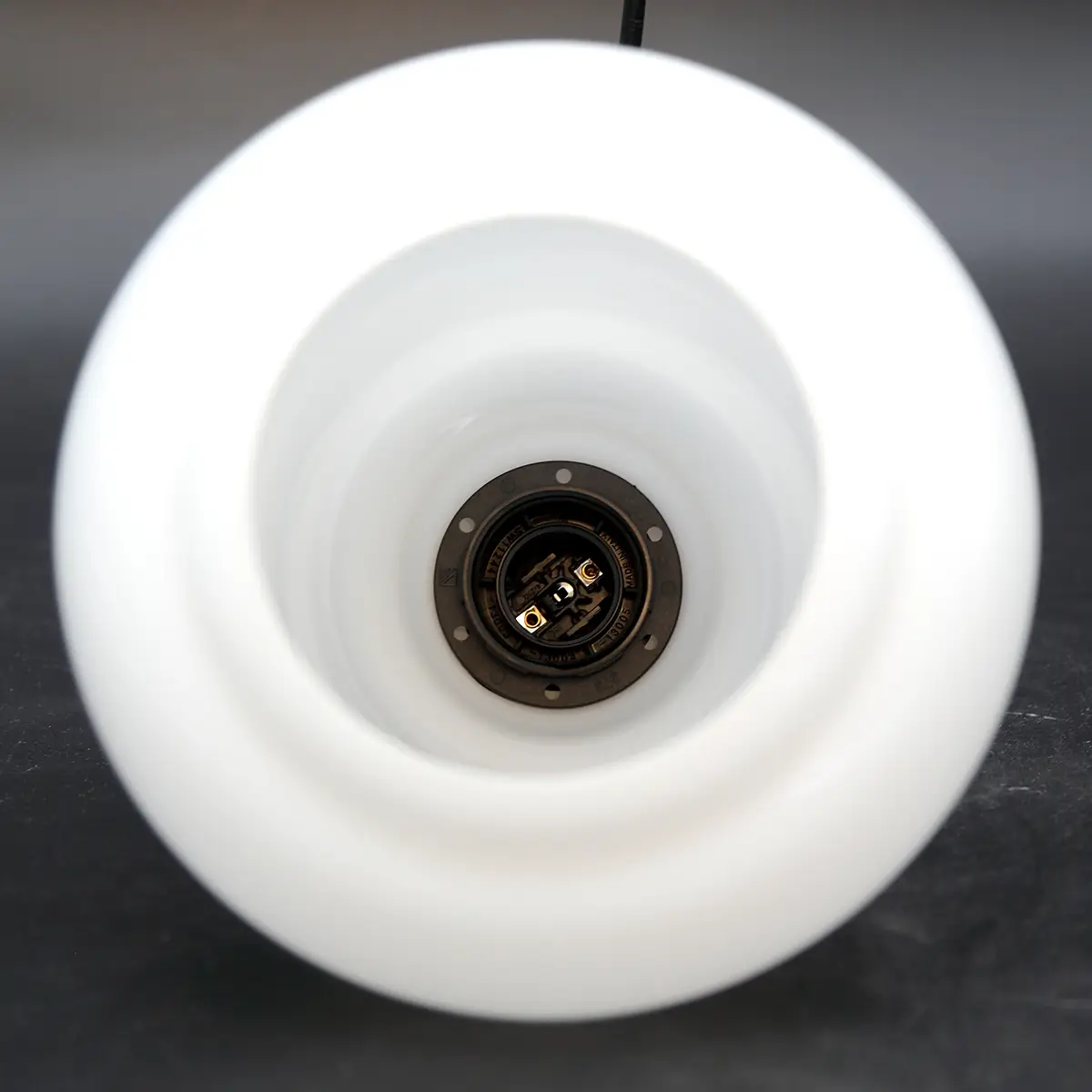 Opal glasskærm fra 1950–60’erne, genanvendt som pendel - Billede 7