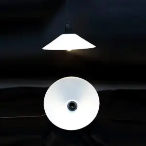 Upcycling: Sæt på to ens skomagerstil pendellamper i mundblæst opalglas, ca. 1930–40’erne.