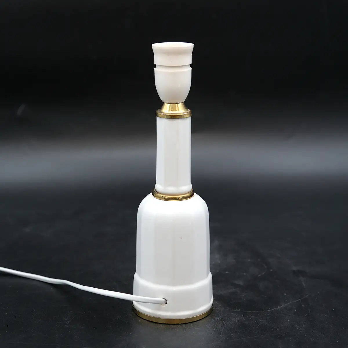 Heiberglampe i hvidglaseret porcelæn og messing – ca. 1950–60’erne - Billede 2