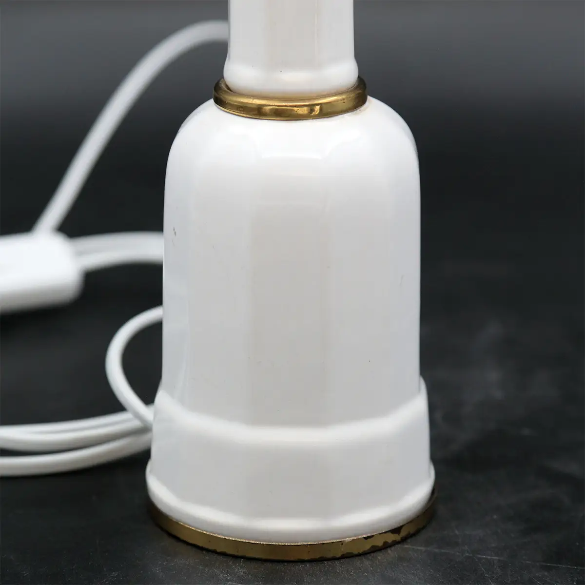 Heiberglampe i hvidglaseret porcelæn og messing – ca. 1950–60’erne - Billede 3