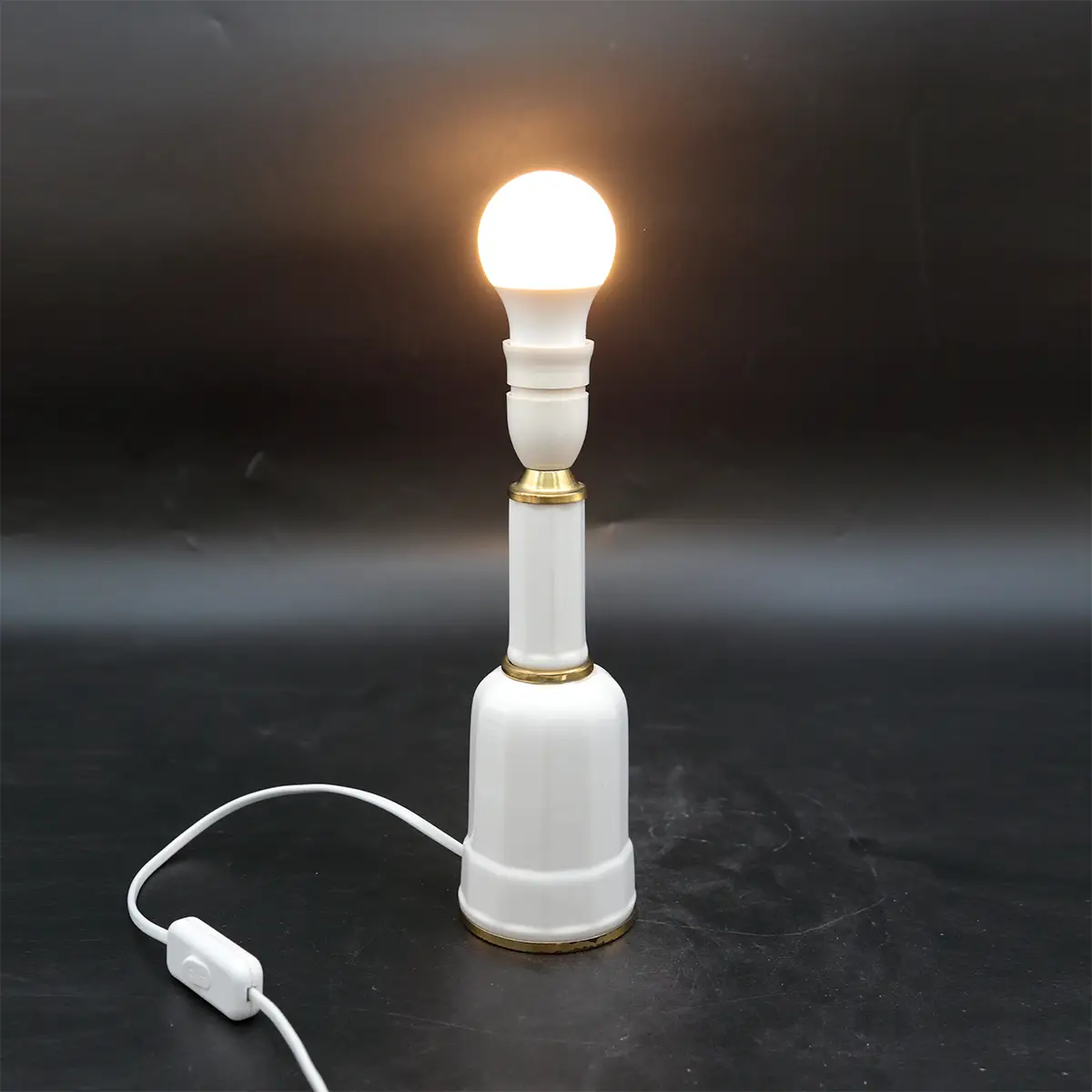 Heiberglampe i hvidglaseret porcelæn og messing – ca. 1950–60’erne - Billede 6