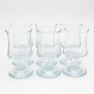 Holmegaard Skibsglas “Letmatros” hvidvinsglas – mundblæst 1970’er-model med blåligt skær og bred stabil fod.