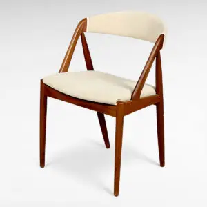 Kai Kristiansen model 31 spisebordsstol i massivt teak med lyst uldbetræk, dansk mid-century modern