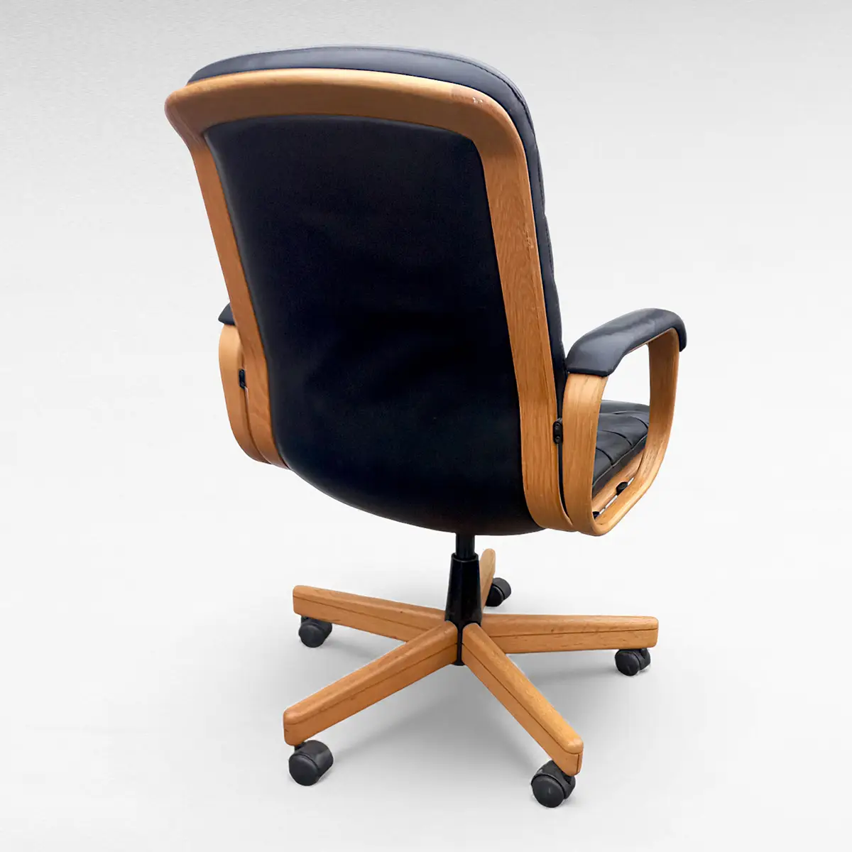 Stoll Giroflex kontorstol i egetræ og sort læder – Schweizisk designklassiker - Billede 3