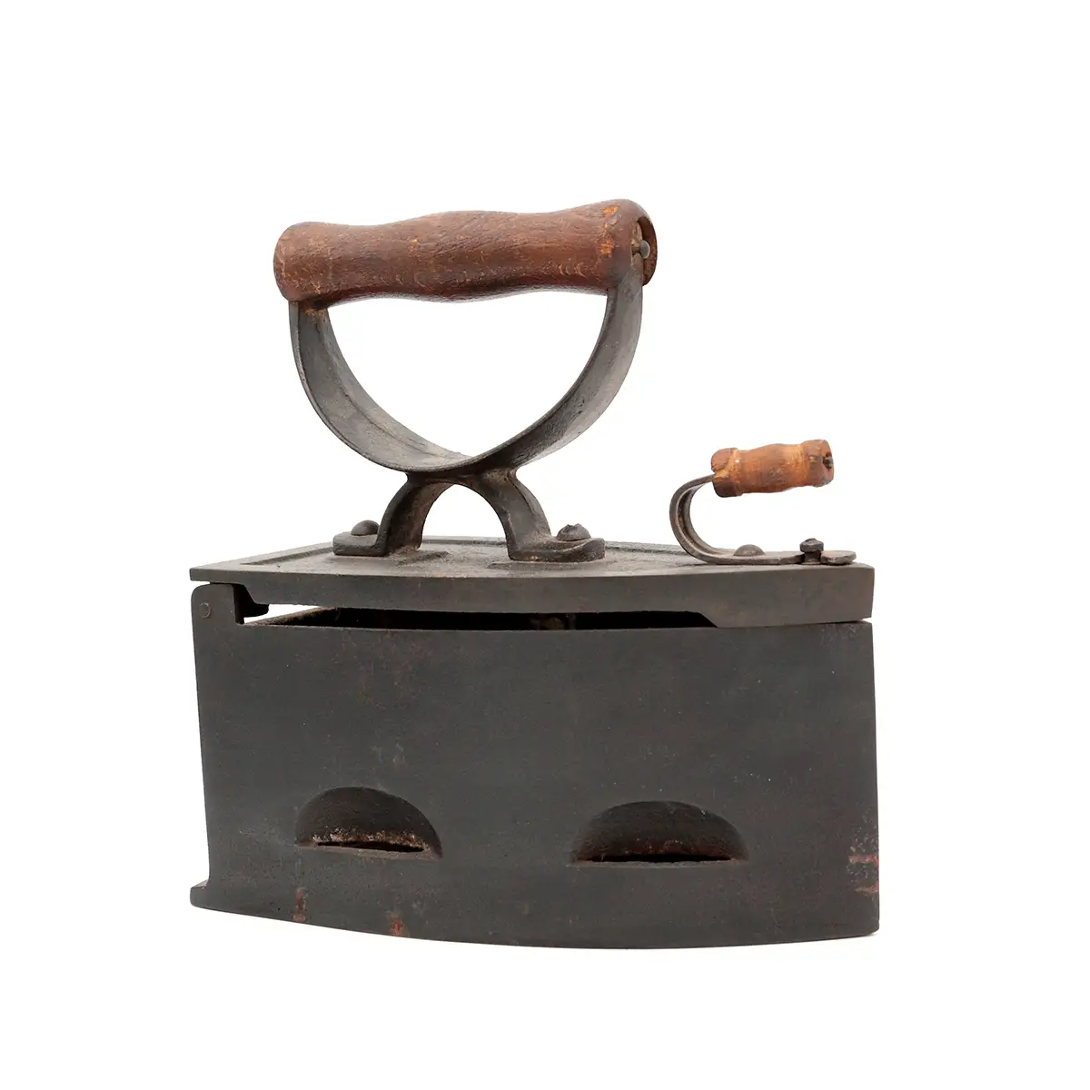 Antikt kasse-strygejern i støbejern fra tidligt 1900-tal med fyrkasse og originale træhåndtag