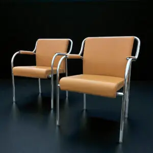 Bauhaus-inspirerede armstole fra 1970’erne – sandsynligvis Østtysk eller polsk produktion i krom og cognac læder