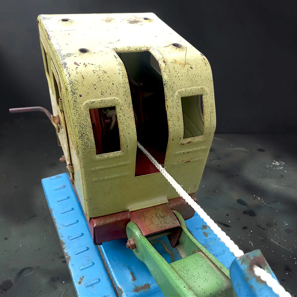 Sovjetisk bliklegetøj kran – AZLK Moskvich – original patina - Billede 14